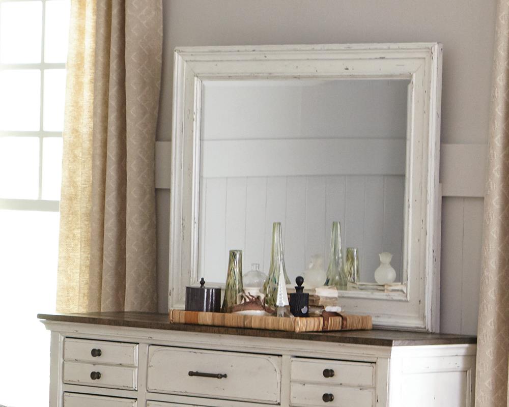 Traditional Vintage White Mirror image