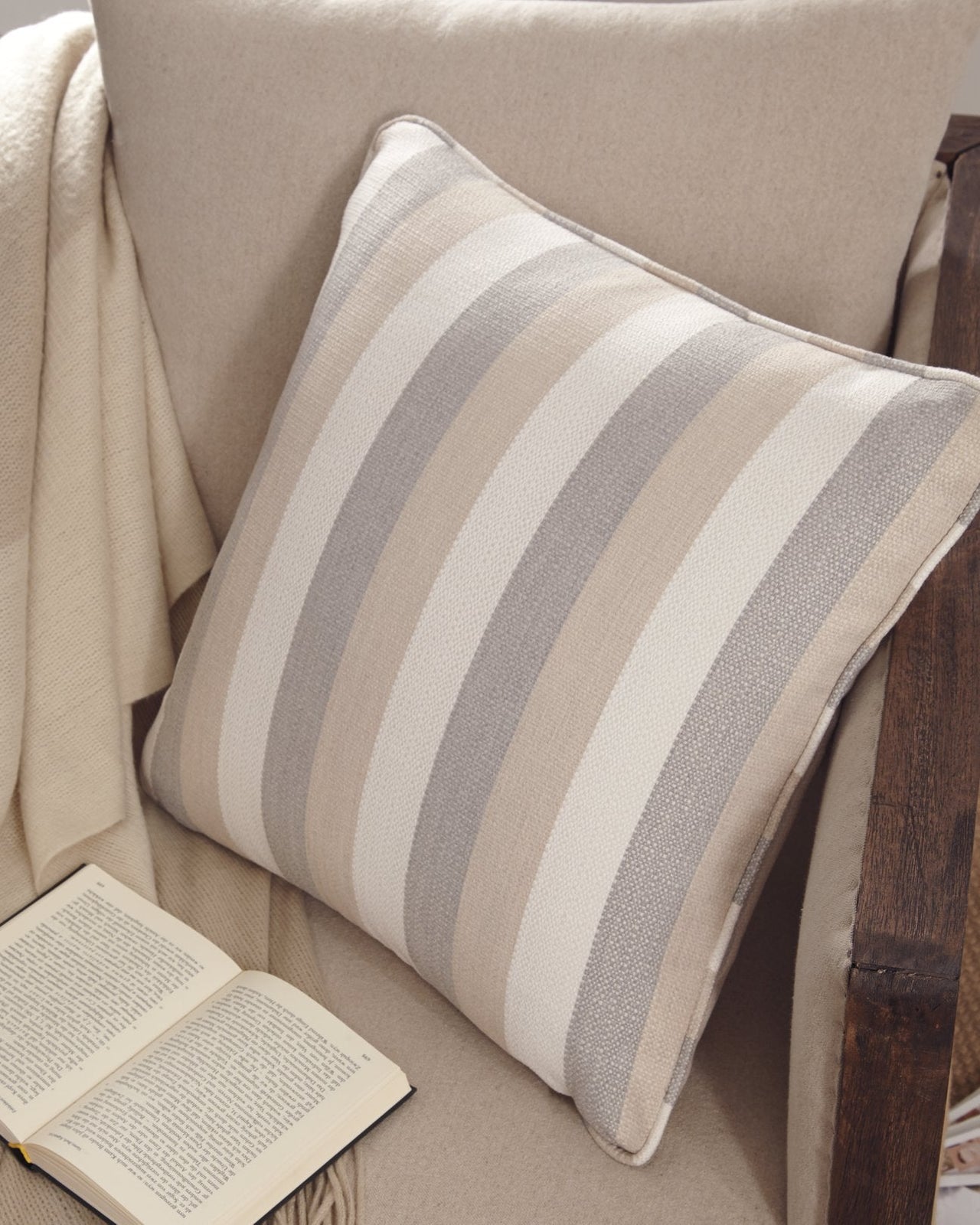 Mistelee Pillow (Set of 4) image