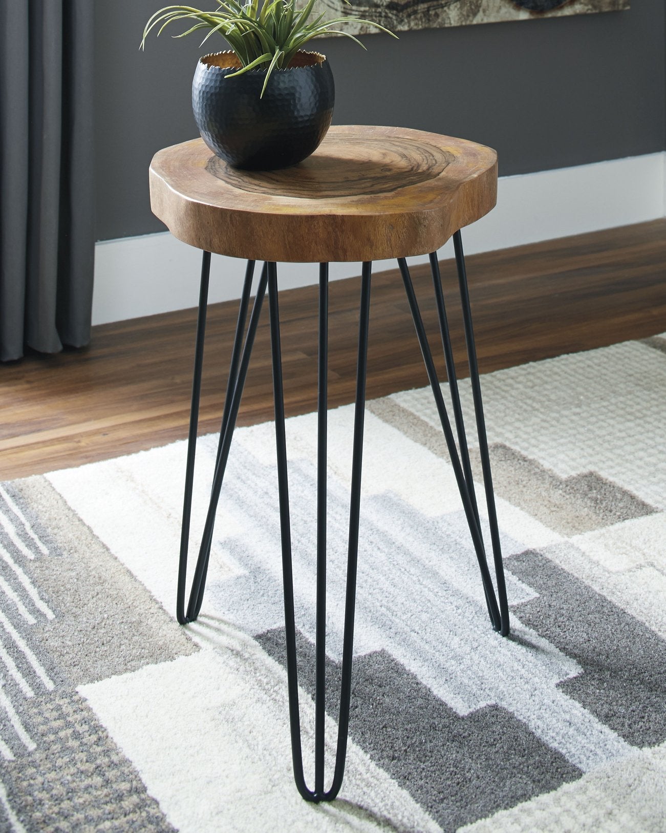 Eversboro Accent Table image