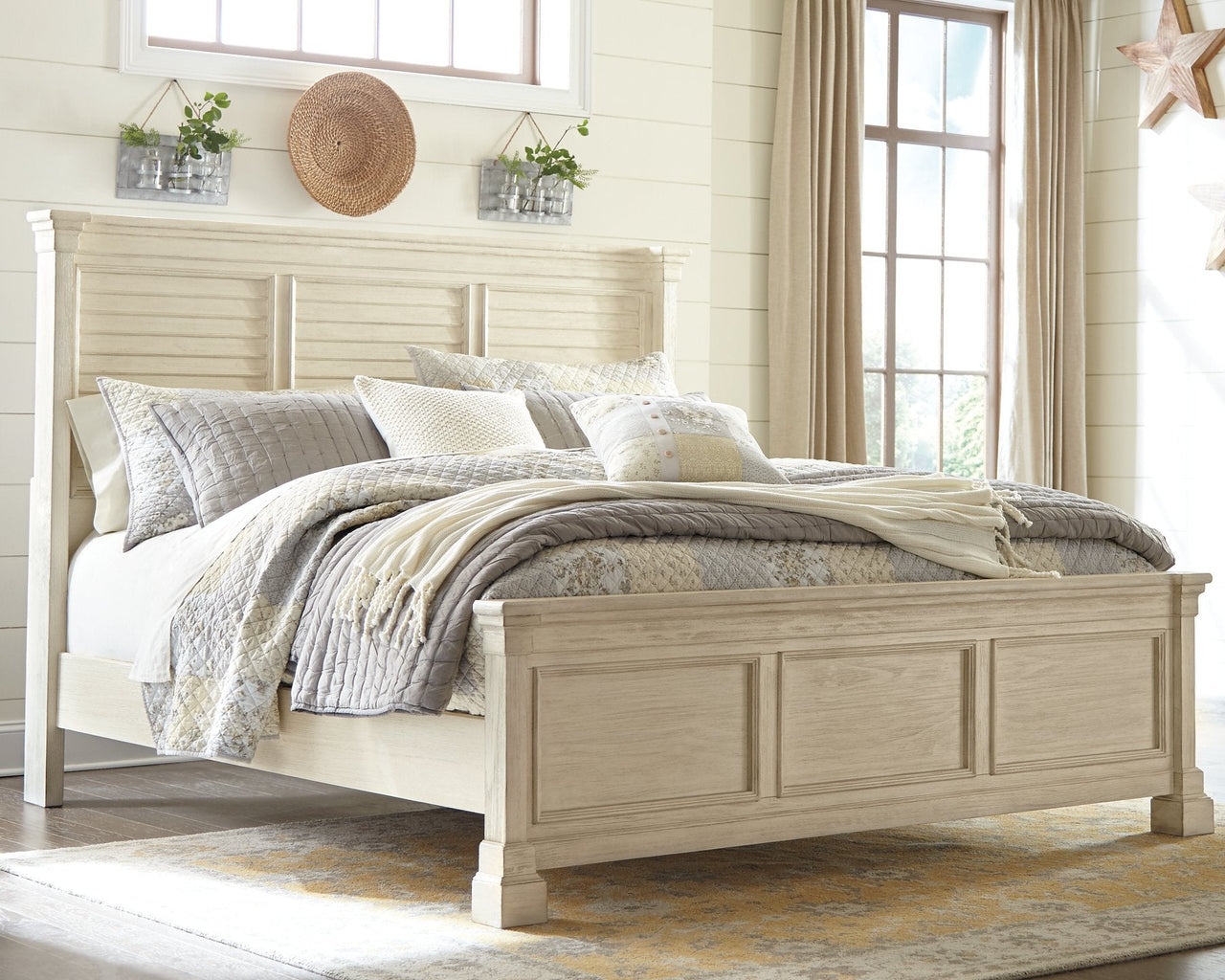 Bolanburg California King Panel Bed image