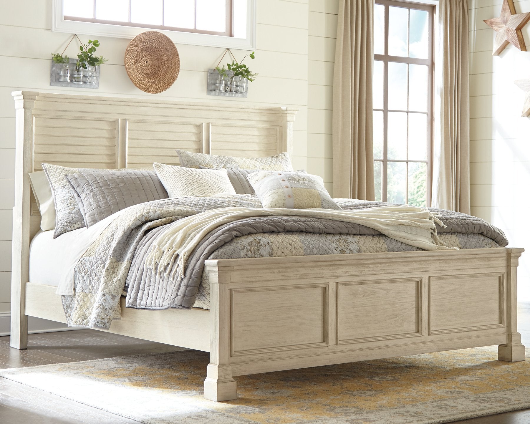 Bolanburg King Panel Bed image