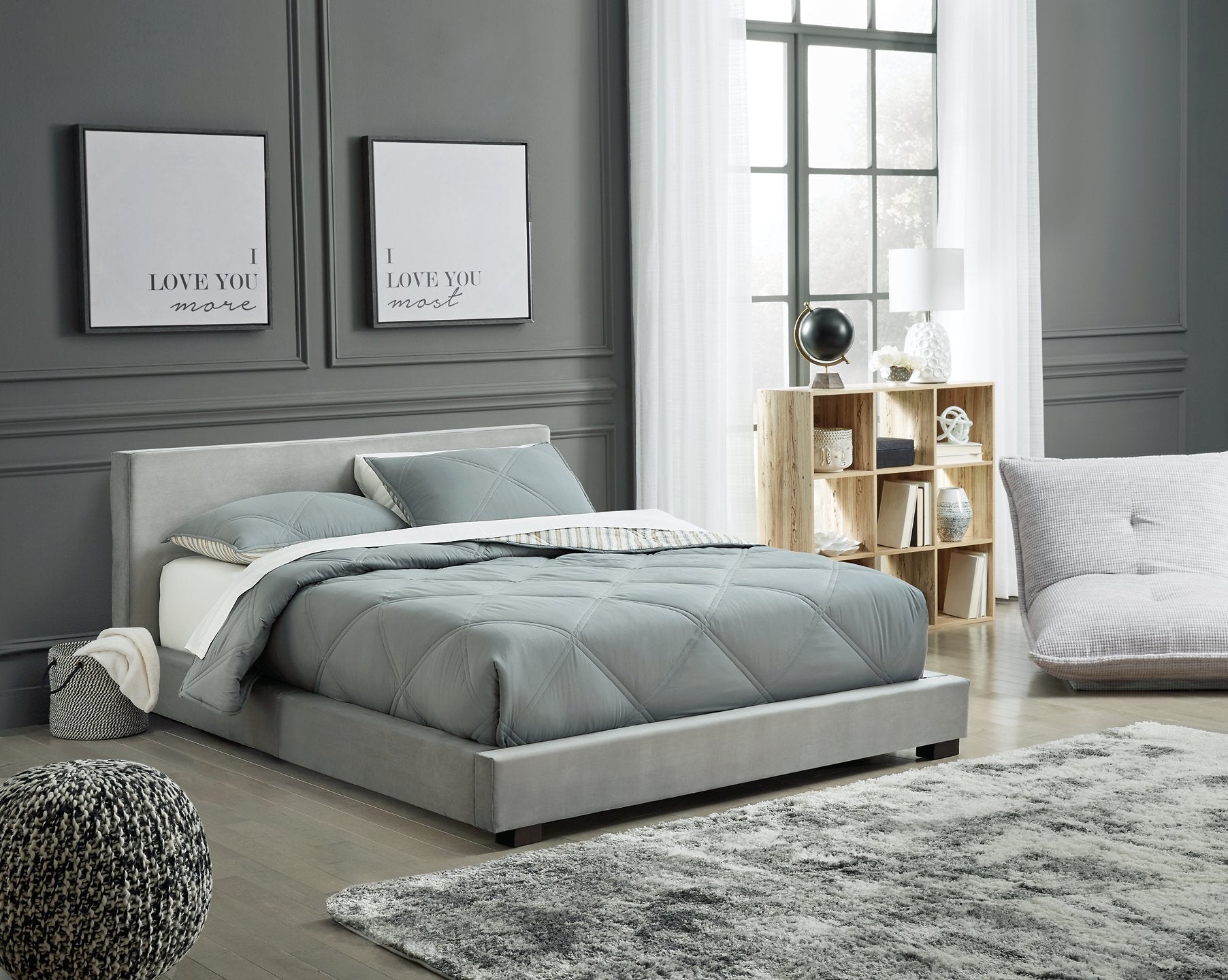 Chesani Full Upholstered Bed image