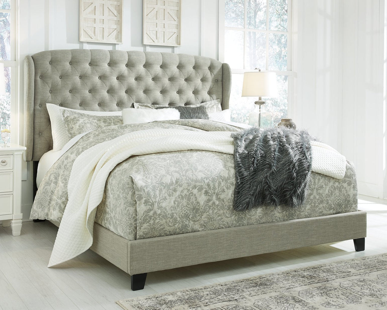 Jerary Queen Upholstered Bed image