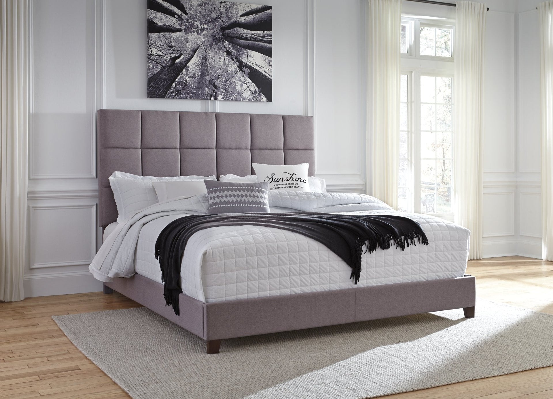 Dolante King Upholstered Bed image