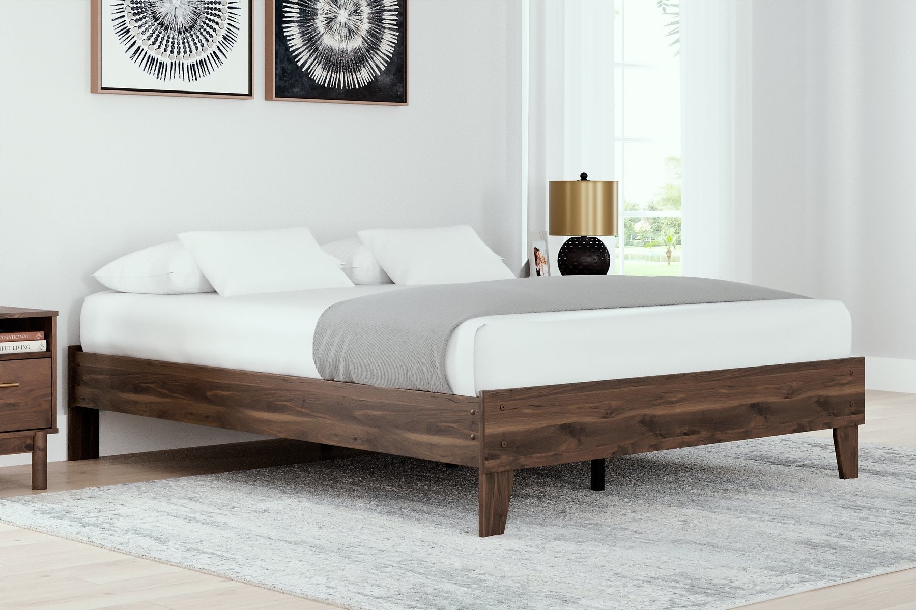 Calverson Queen Platform Bed image