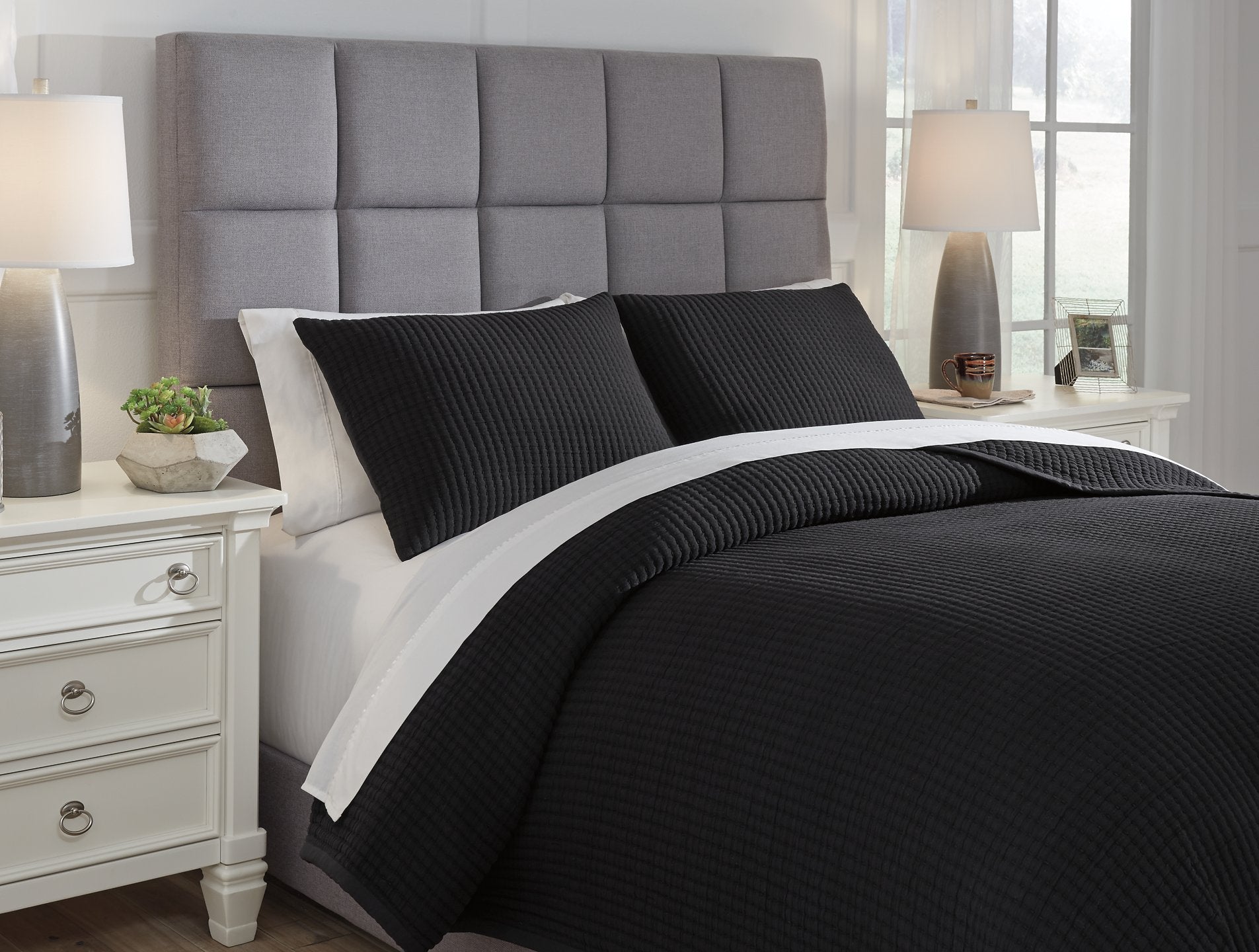 Thornam 3-Piece King Coverlet Set image