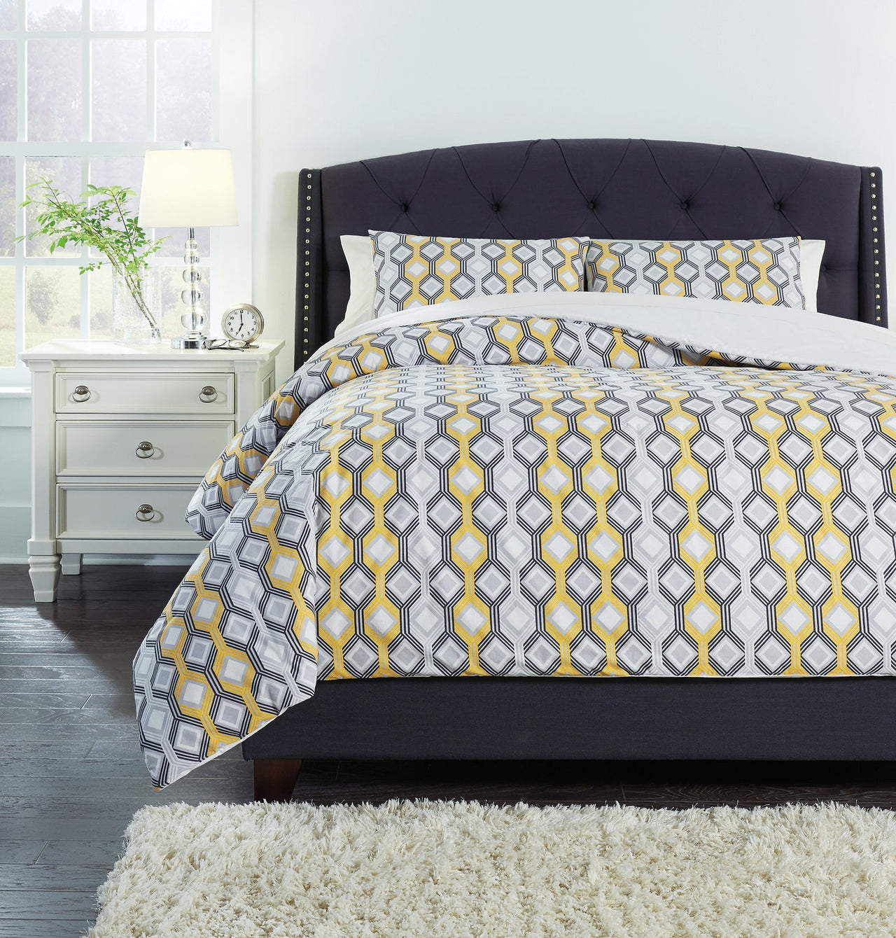 Mato 3-Piece Queen Comforter Set image