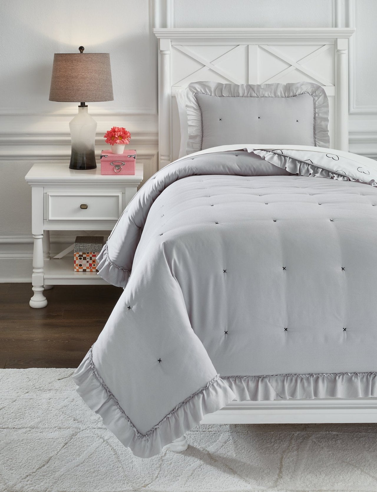 Hartlen Twin Comforter Set image