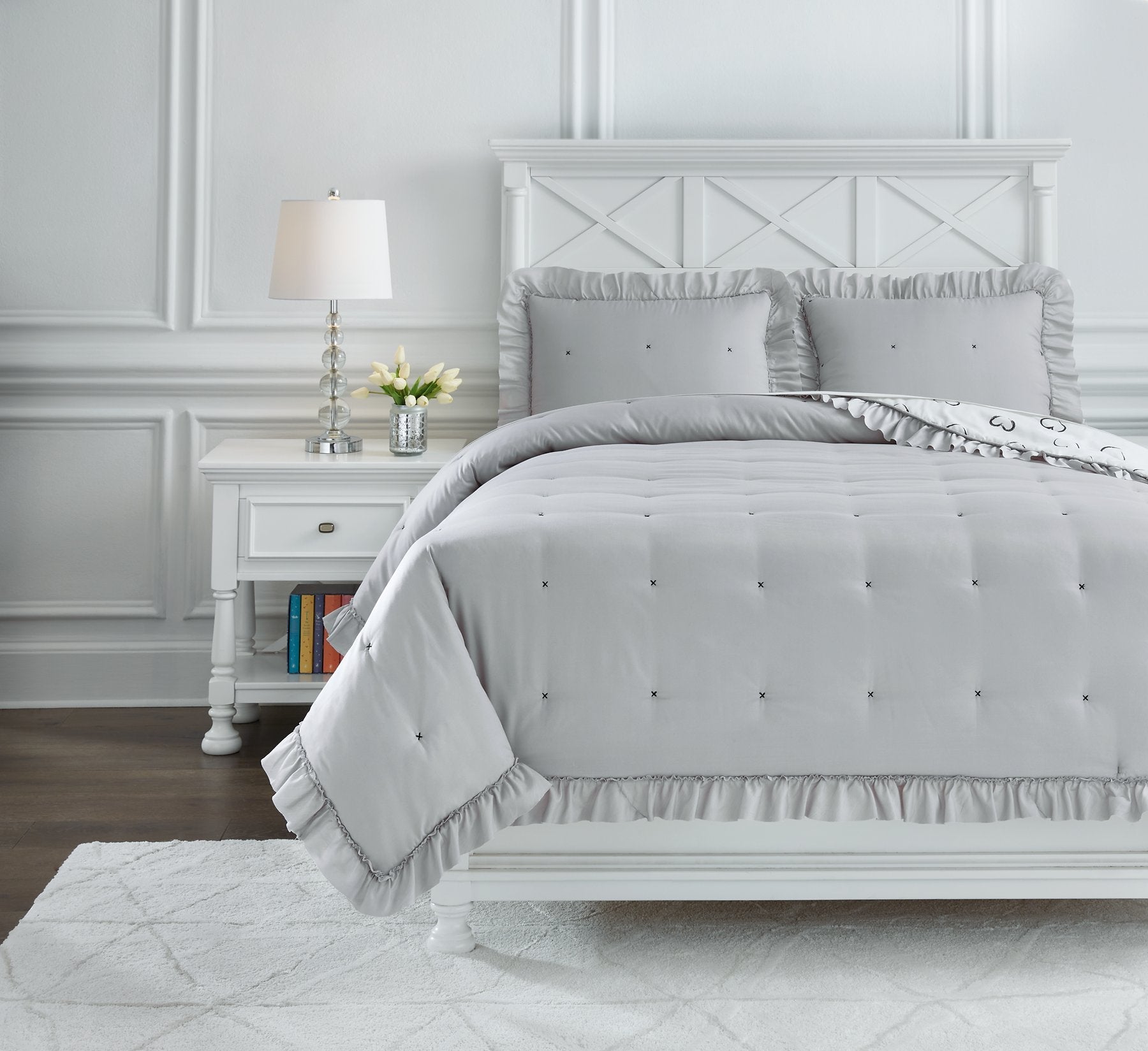 Hartlen Full Comforter Set image