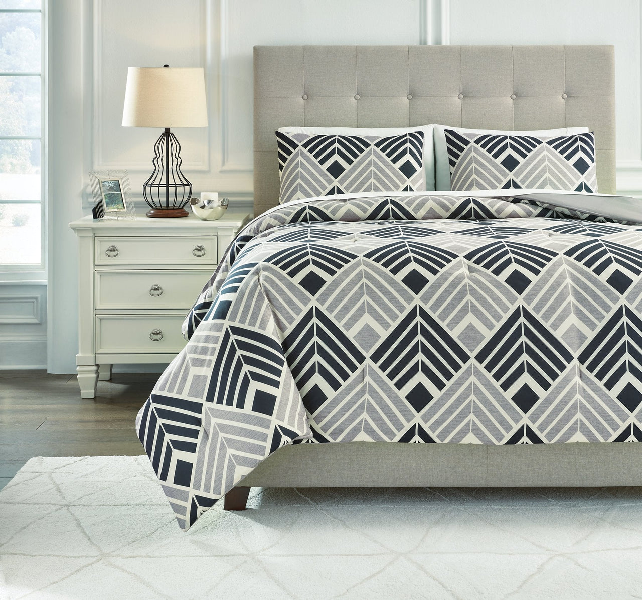 Ellowyn King Comforter Set image