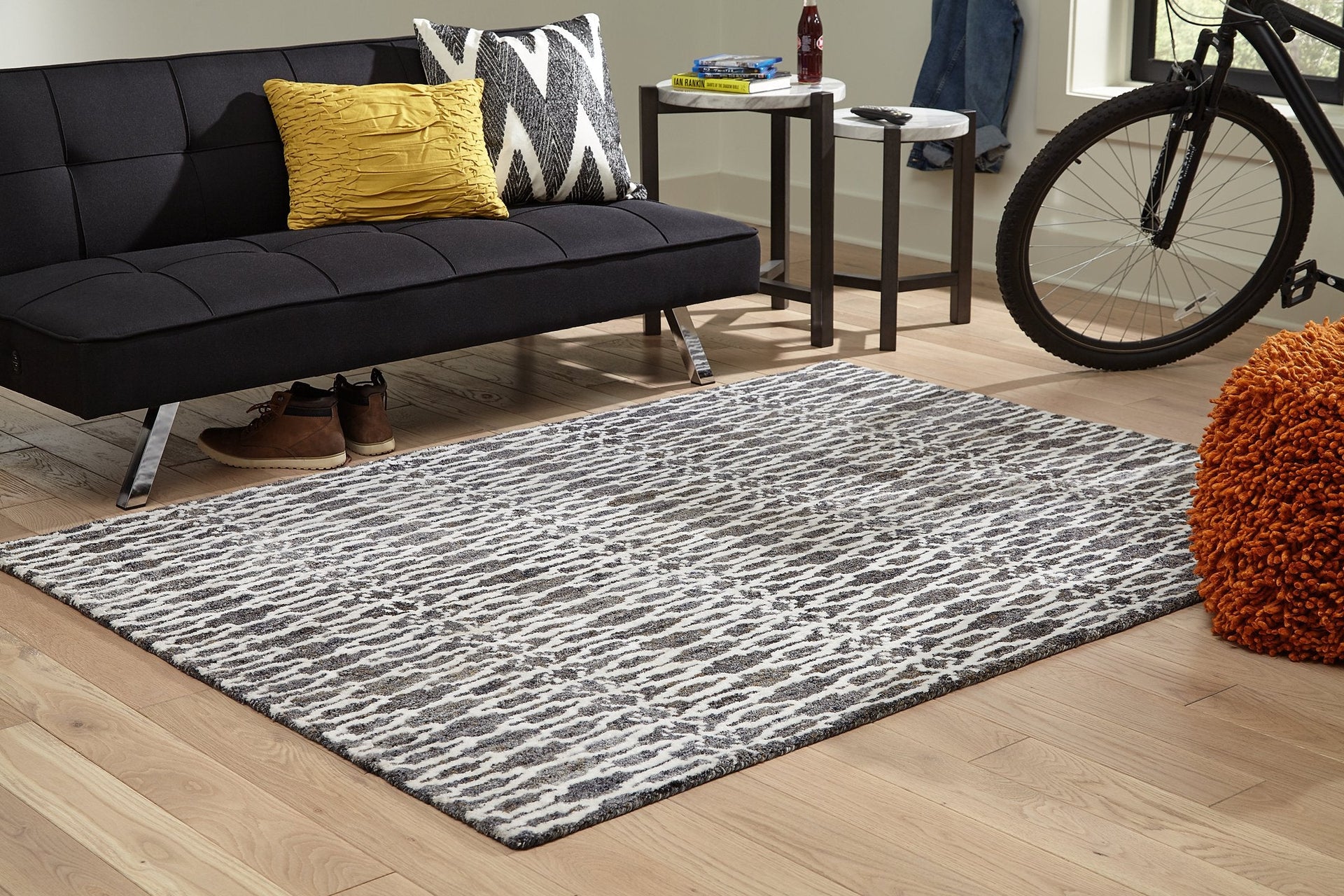 Esmee Medium Rug image