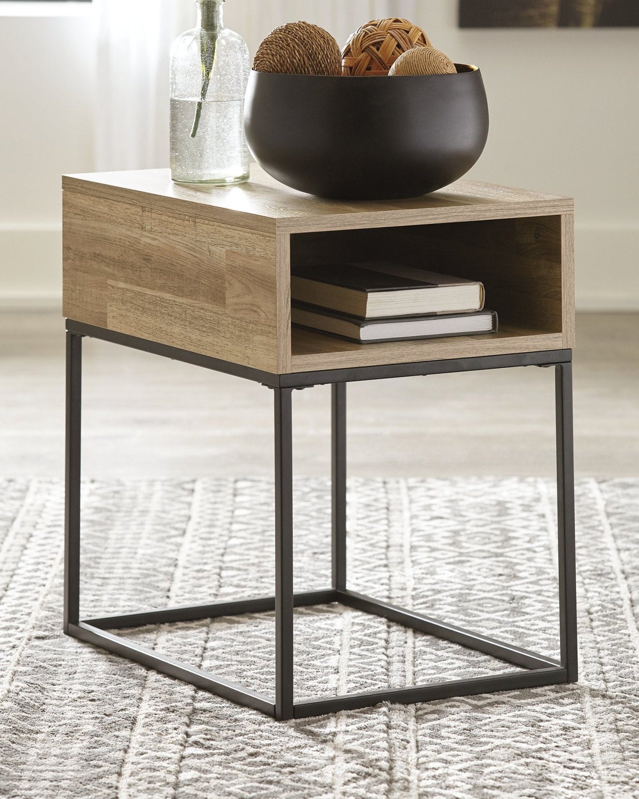 Gerdanet End Table image