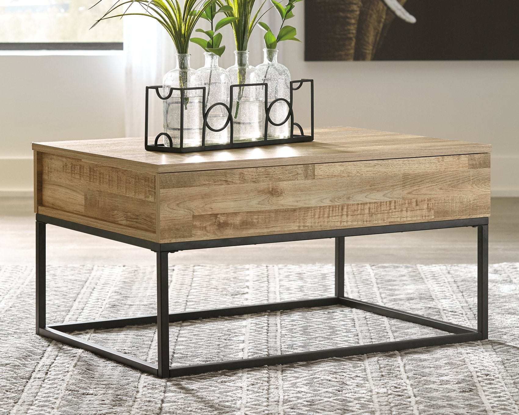 Gerdanet Lift-Top Coffee Table image