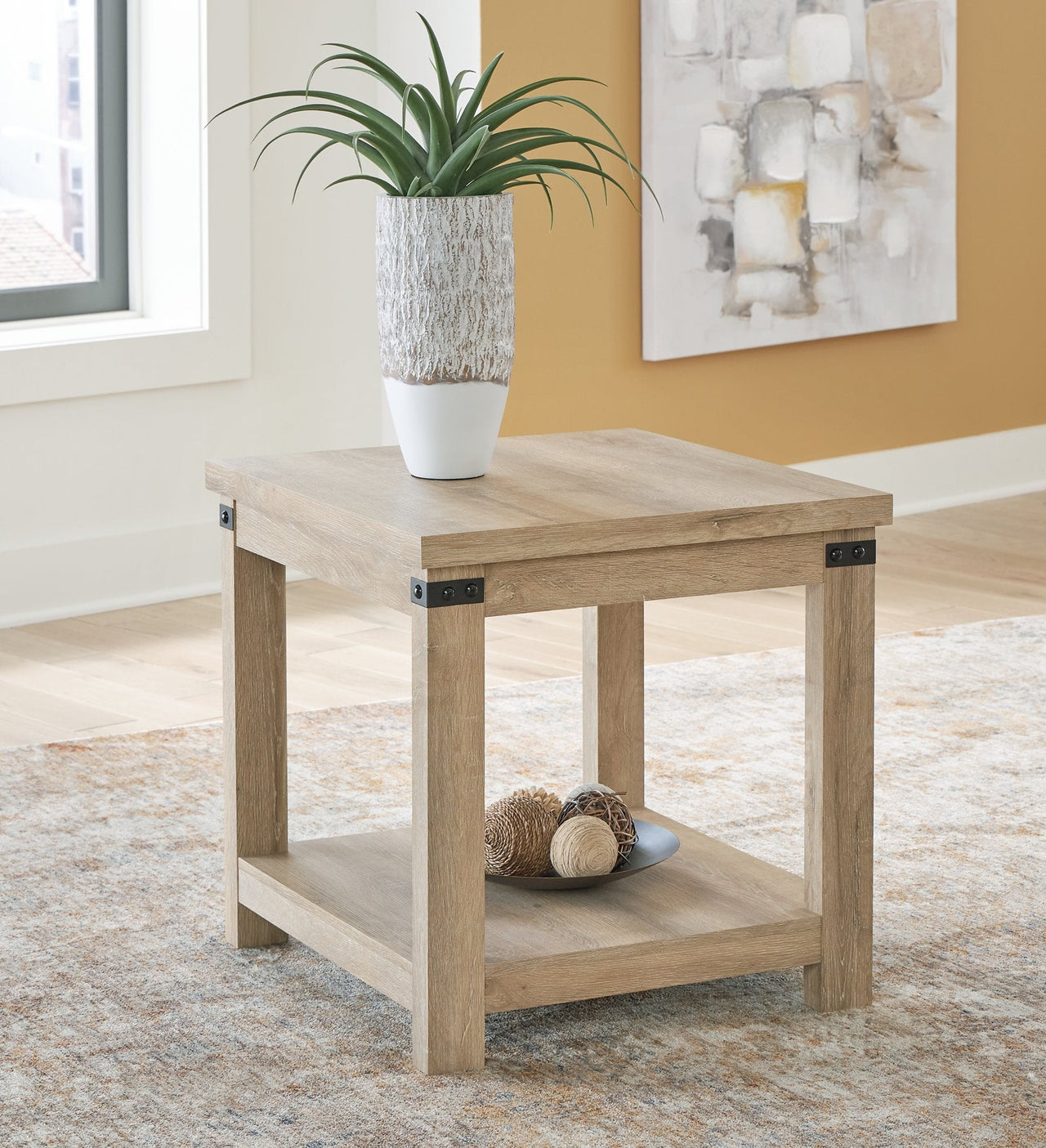 Calaboro End Table image