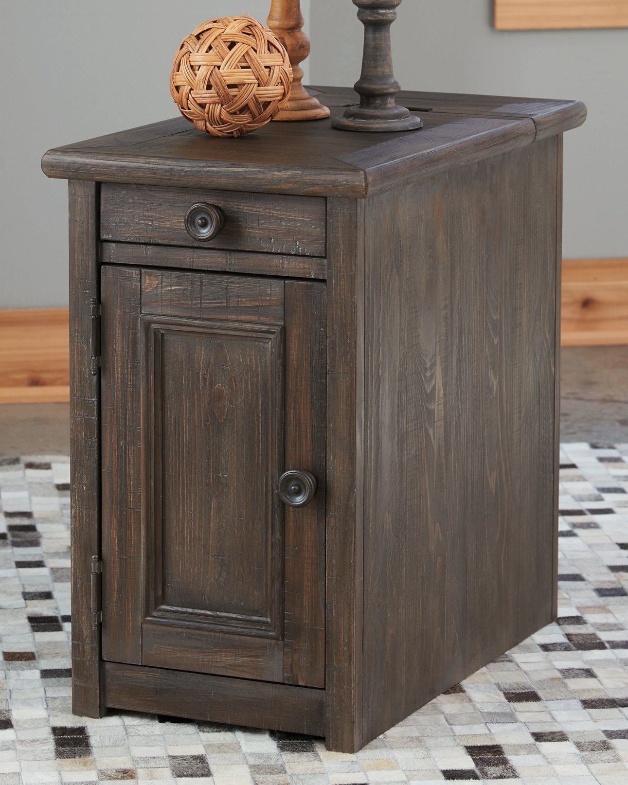 Wyndahl Chairside End Table image